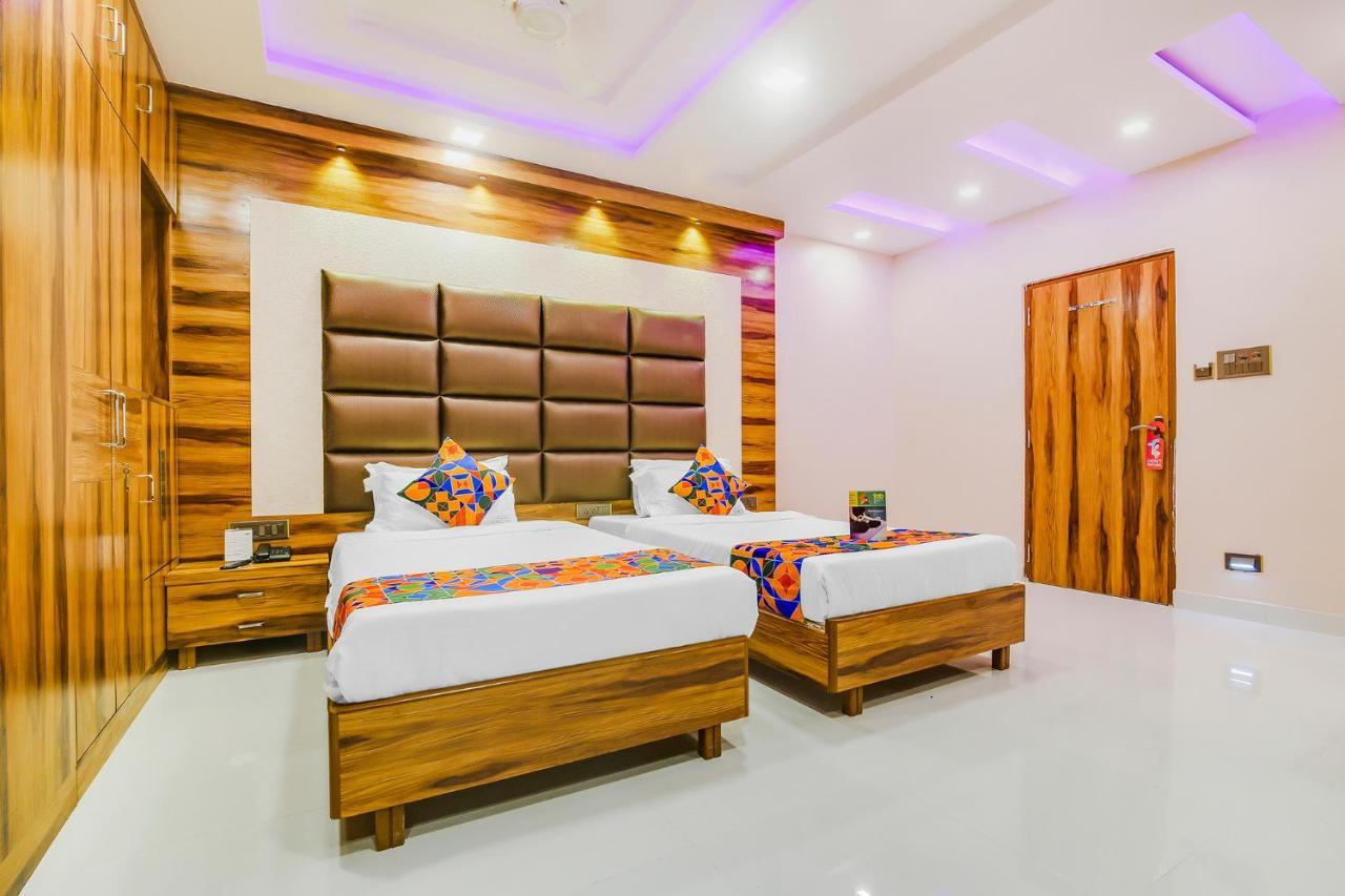 होटल Fabhotel Orion Crystal Park Circus 3*